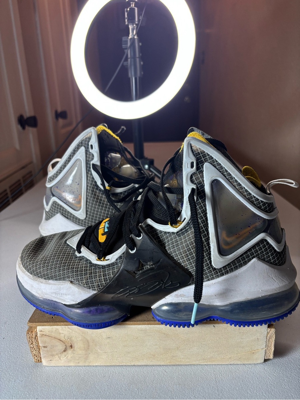 Lebron XIX Space Jam Black University Gold Noir Basketball Shoes Men's Size 9